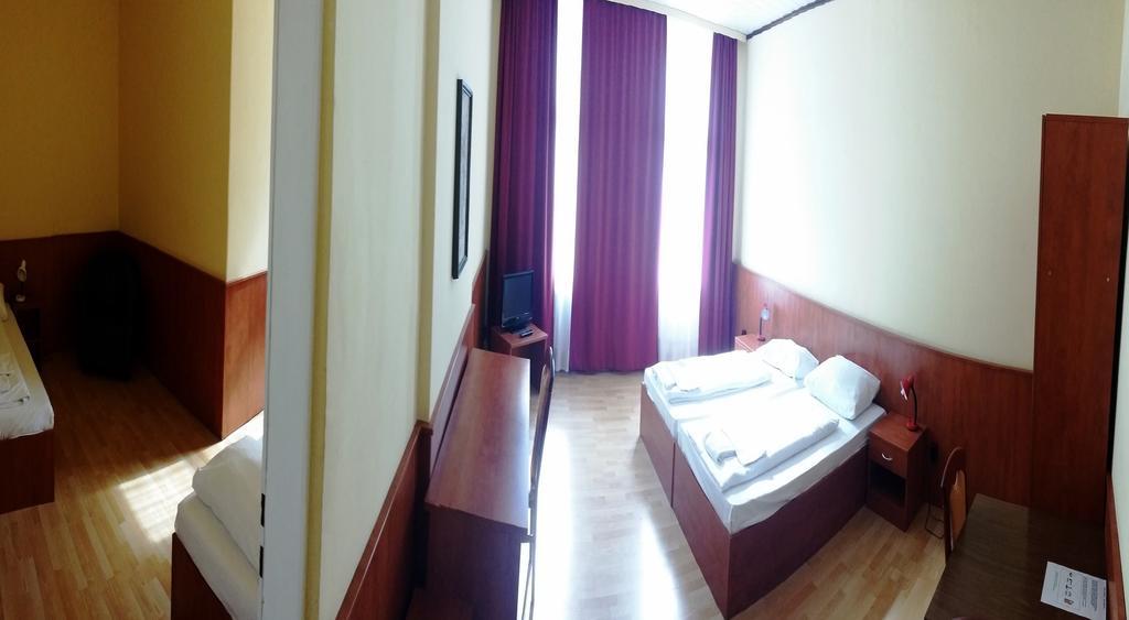 Hotel In Hernals Vienna Room photo